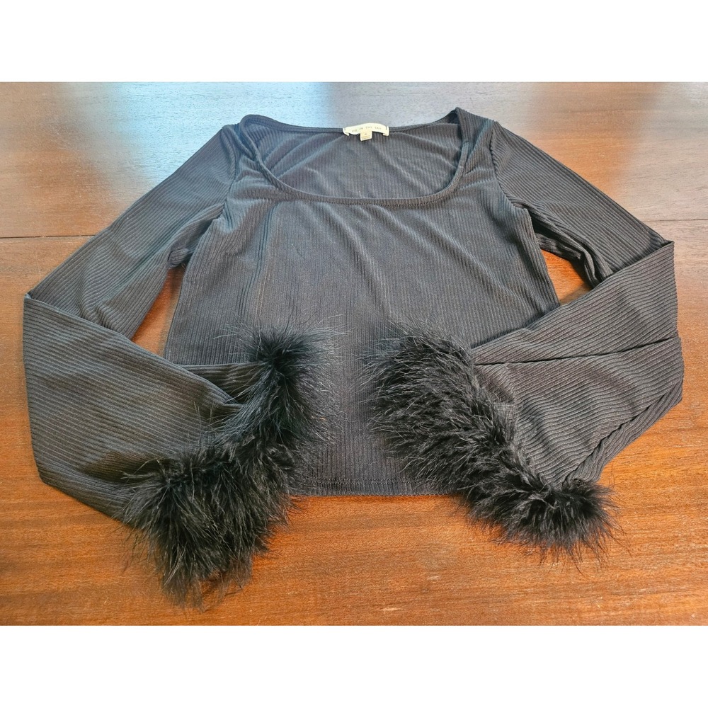 Pie In The Sky Ribbed Top Womens Medium Black Feather Cuff Square Neck JT21537